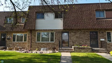 910 Belsly Blvd, Moorhead, MN 56560