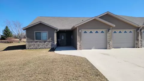 809 10th Ave SW, Pipestone, MN 56164