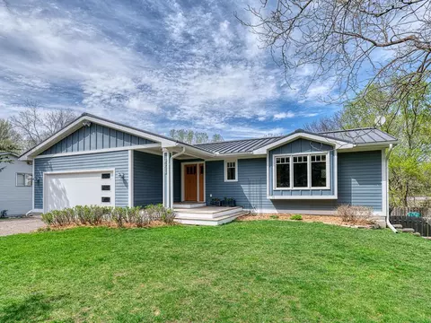 2225 Stillwater St, White Bear Lake, MN 55110