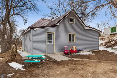 818 Center St, Enderlin, ND 58027 photo 3
