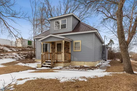 818 Center St, Enderlin, ND 58027 photo 2
