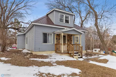818 Center St, Enderlin, ND 58027