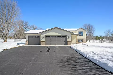5430 274th St, Wyoming, MN 55092