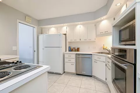 9302 Nesbitt Rd, Bloomington, MN 55437 photo 5
