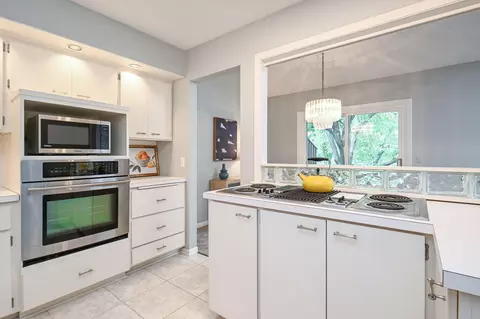 9302 Nesbitt Rd, Bloomington, MN 55437 photo 7