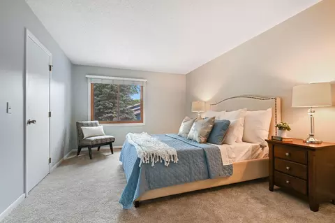 9302 Nesbitt Rd, Bloomington, MN 55437 photo 8