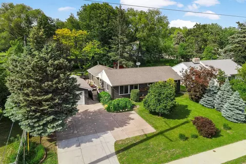 2685 Minnehaha Ave E, Maplewood, MN 55119