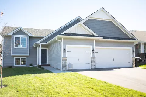 1701 Riverside Dr, Shakopee, MN 55379