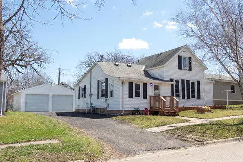 322 N Lincoln St, Lake Crystal, MN 56055