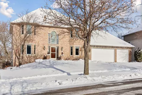491 Owasso Hills Dr, Roseville, MN 55113