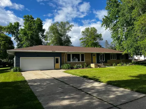 204 W Pike St, Osakis, MN 56360