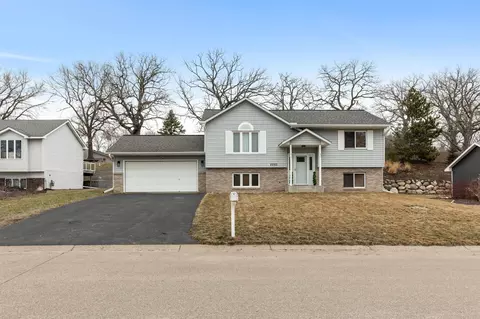 2293 Valley View Ave E, Maplewood, MN 55119