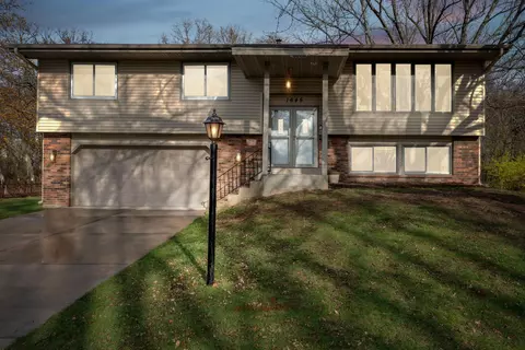 1645 Hilo Ave N, Oakdale, MN 55128