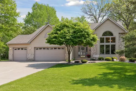 6384 W Shadow Lake Dr, Lino Lakes, MN 55014