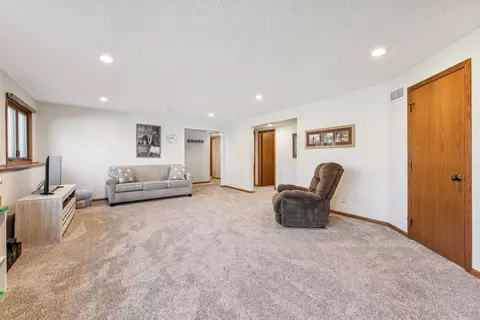 Living - 22611 43rd Ave, Saint Augusta, MN 56301 photo 9 of 10