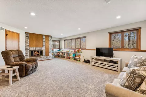 Living - 22611 43rd Ave, Saint Augusta, MN 56301 photo 8 of 10