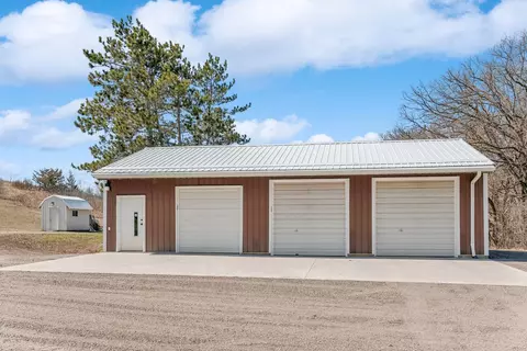 Exterior - 22611 43rd Ave, Saint Augusta, MN 56301 photo 10 of 12