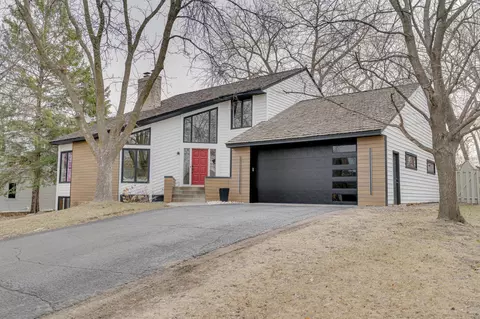 8001 Rhode Island Cir, Bloomington, MN 55438