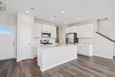 Kitchen - 23255 Willow Dr, Rogers, MN 55374 photo 6 of 6