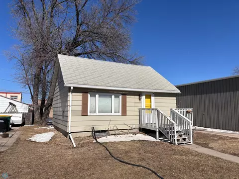 126 1st Ave E, West Fargo, ND 58078