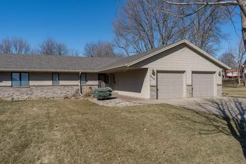 313 Coventry Rd, Le Sueur, MN 56058