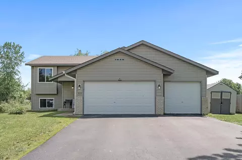 920 Marigold Dr, Cambridge, MN 55008