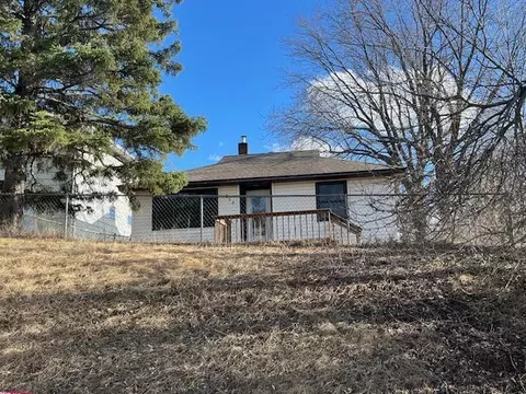 808 Clay St, Eveleth, MN 55734
