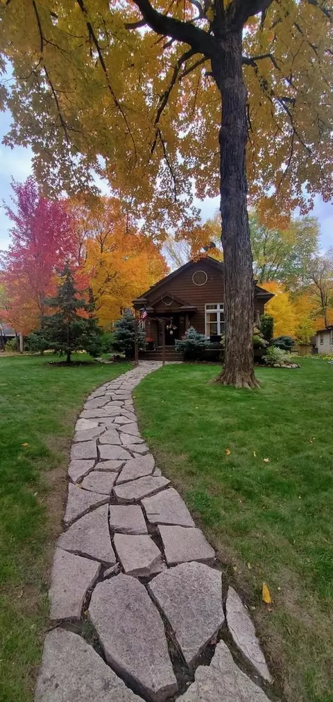 18905 Lake Ave, Deephaven, MN 55391