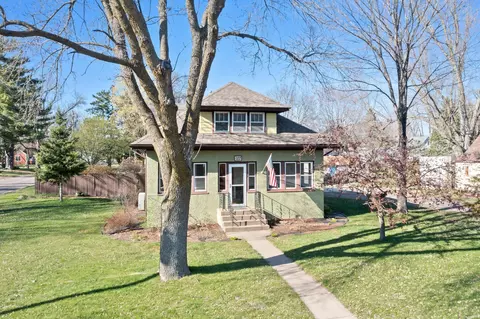 122 Elizabeth St SW, Isanti, MN 55040