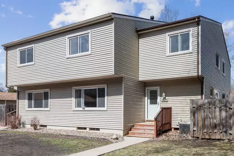 3476 Greenwood Ct S, Eagan, MN 55122