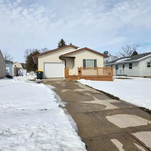610 E Fairview Ave, Olivia, MN 56277 photo 2