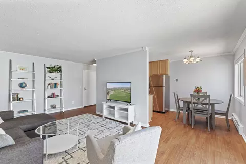 3540 Hennepin Ave #304, Minneapolis, MN 55408