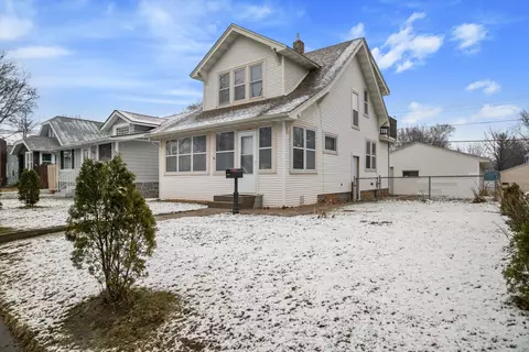 1156 Earl St, Saint Paul, MN 55106