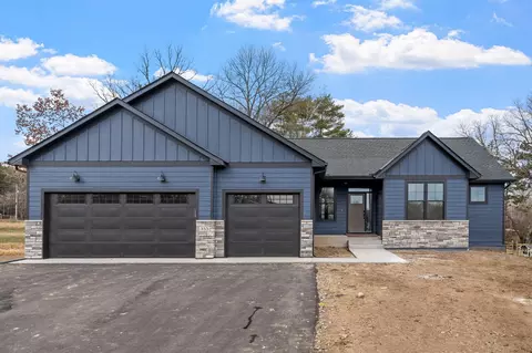 353 Tessier Ct, Vadnais Heights, MN 55127