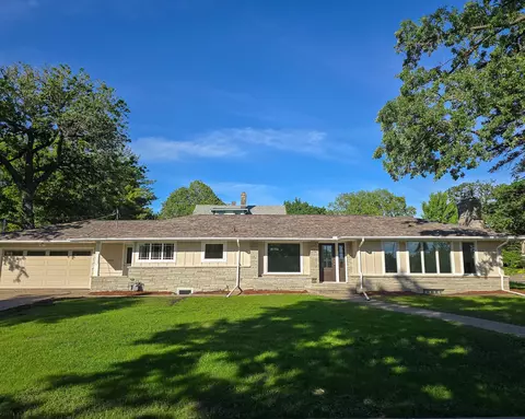 4400 Josephine Ln, Robbinsdale, MN 55422