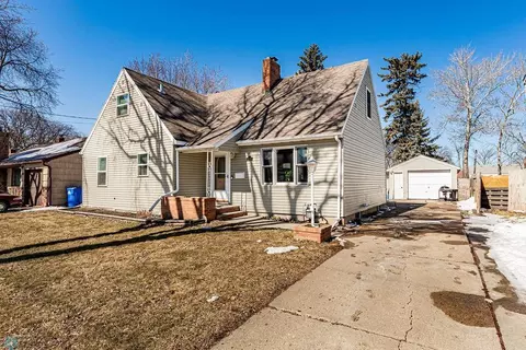 1705 5th Ave S, Fargo, ND 58103