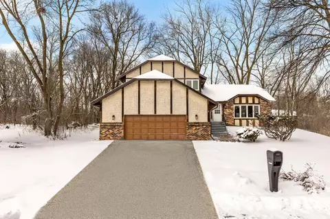 2920 Glacier Ct, Burnsville, MN 55337