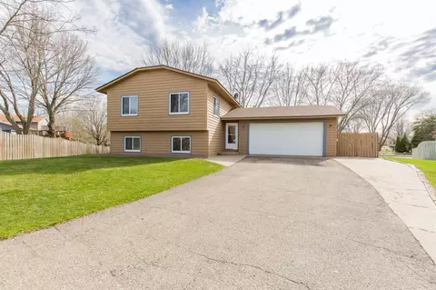 14712 Burnell Park Dr, Burnsville, MN 55306