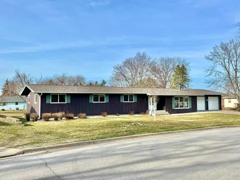 1561 Circle Dr, Winona, MN 55987