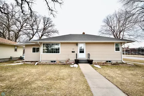 33 18th Ave N, Fargo, ND 58102