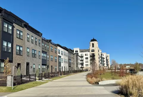 905 Falls Psge W #A, Saint Paul, MN 55116
