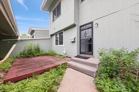 157 Canabury Ct, Little Canada, MN 55117