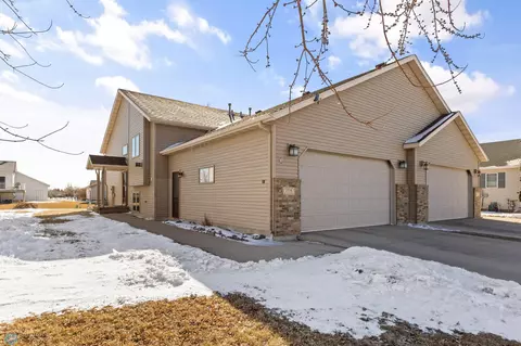 2716 Wheatland Dr S, Fargo, ND 58103