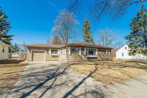 1809 7th St S, Moorhead, MN 56560