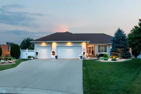 401 39 12 Ave S, Moorhead, MN 56560