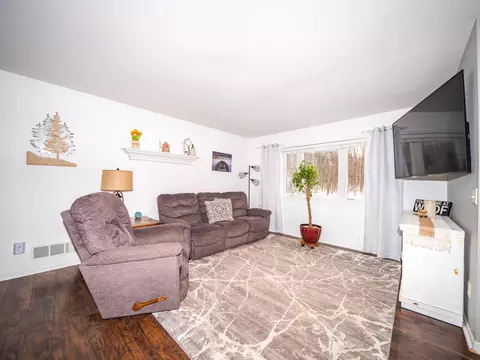 Living - 9576 Libby Ln, Brainerd, MN 56401 photo 2 of 6