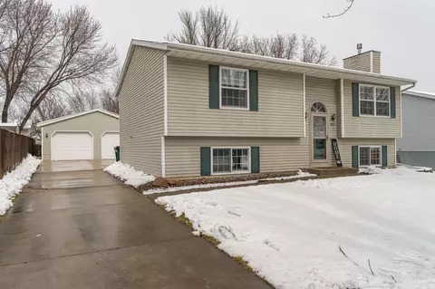 1929 49th St NW, Rochester, MN 55901