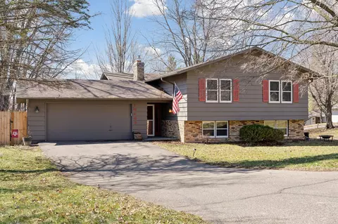 16469 Baywood Ln, Eden Prairie, MN 55346