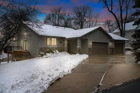 541 Indian Hill Rd, Chanhassen, MN 55317