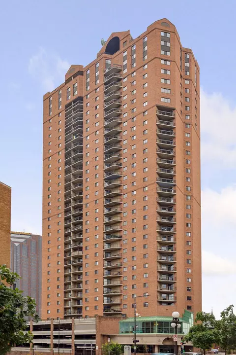 78 10th St E #903, Saint Paul, MN 55101